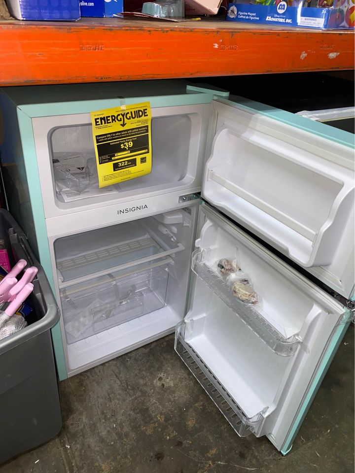 Insignia 3.1 cu ft retro mini fridge cool mint green