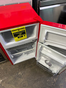 INSIGNIA 3.1 cu ft retro mini fridge red